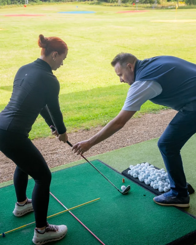 New to the driving range? Start here... ⛳

Your first few visits don’t need to feel daunting. Here are 3 simple tips to help you feel more confident at the Birchwood Park range.

🏌️ 1. Make life easier
Pop your golf balls in the tray so they’re easier to reach between shots.

⛳ 2. Know where to place your ball
Using irons? Hit directly off the astro. For woods and hybrids, use the blue tee. Using your driver? The orange tee is your friend here.

👀 3. Keep your eye on the ball
It’s tempting to look towards your target, but keep your eyes on the ball as you swing.

A few simple things to remember next time you visit. Now grab a bay and give it a go!

#BirchwoodPark #DrivingRange #GolfTips #BeginnerGolf #GolfForEveryone